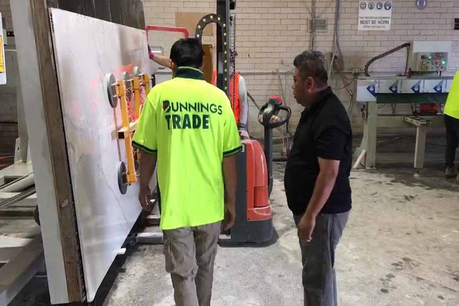 國外客戶石材加工中心客戶設(shè)備現(xiàn)場